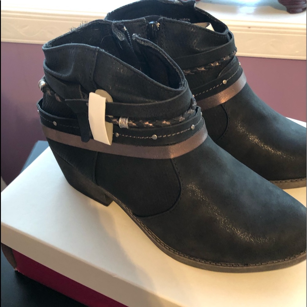 New Shoe Boots